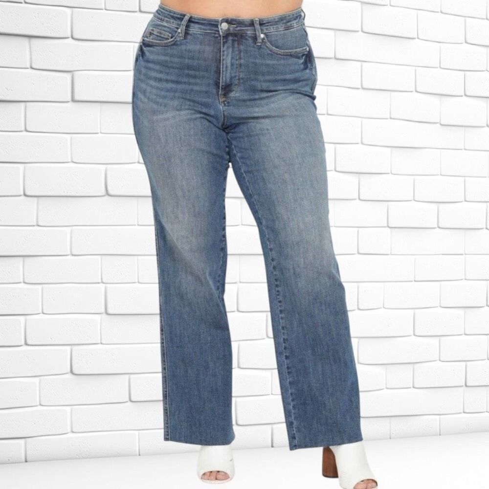 Judy Blue High Rise Tummy Control Medium Wash Straight Raw Hem Jeans Plus – NWT